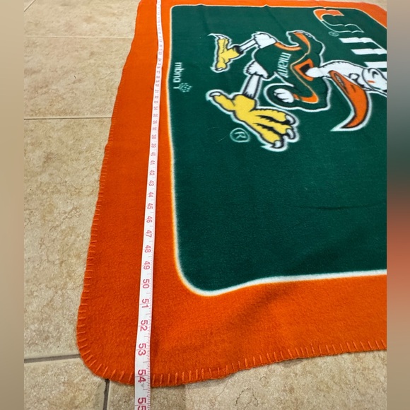 University of Miami Fleece Blanket. - Picture 6 of 7